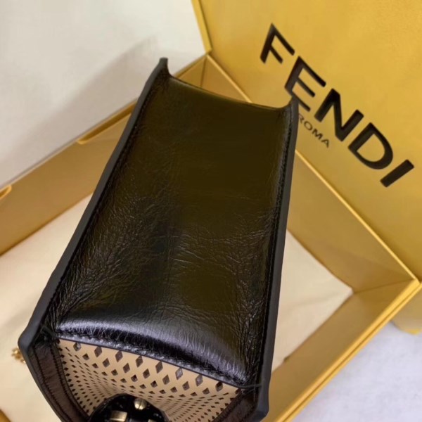 Fendi 小號 Kan U 米色穿孔小牛皮包 LV官方網,LV官網,LV官網包包,LV官網台灣,LV官網長夾,LV官網皮夾,LV包包