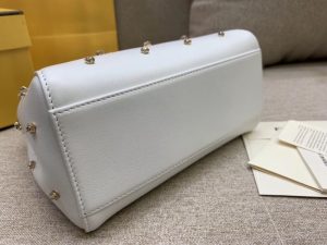 Fendi Peekaboo XS 白色納帕皮革星飾釘包 LV官方網,LV官網,LV官網包包,LV官網台灣,LV官網長夾,LV官網皮夾,LV包包