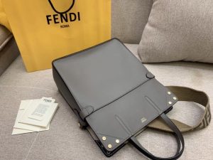 Fendi 灰色小牛皮常規翻蓋托特包 LV官方網,LV官網,LV官網包包,LV官網台灣,LV官網長夾,LV官網皮夾,LV包包