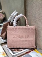 Dior 粉紅藤格刺繡小號書本托特包 LV官方網,LV官網,LV官網包包,LV官網台灣,LV官網長夾,LV官網皮夾,LV包包