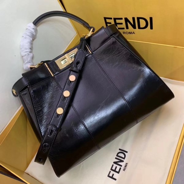 Fendi Peekaboo 中型黑色小羊皮包 LV官方網,LV官網,LV官網包包,LV官網台灣,LV官網長夾,LV官網皮夾,LV包包