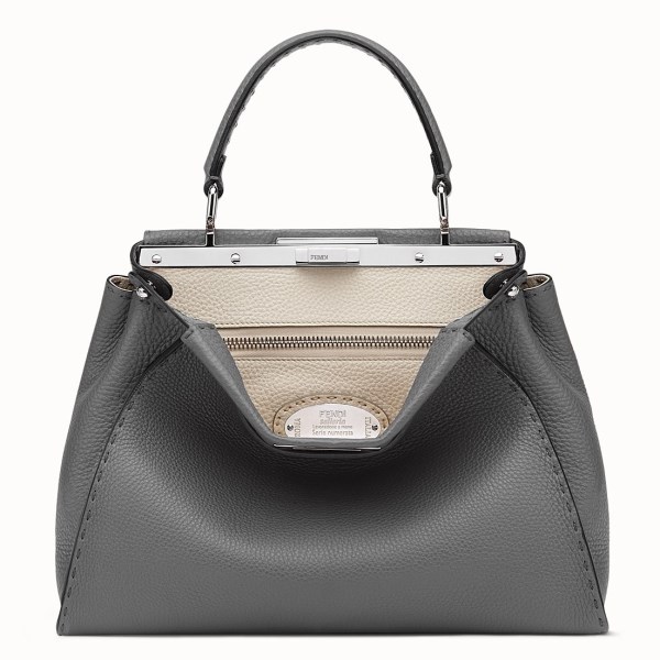 Fendi Selleria Peekaboo 中號灰色羅馬皮革包 LV官方網,LV官網,LV官網包包,LV官網台灣,LV官網長夾,LV官網皮夾,LV包包