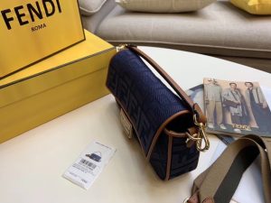 Fendi Baguette 中型藍色牛仔布包 LV官方網,LV官網,LV官網包包,LV官網台灣,LV官網長夾,LV官網皮夾,LV包包