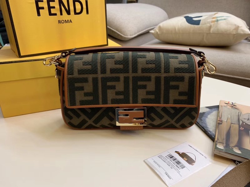 Fendi Baguette 綠色牛仔布中包 LV官方網,LV官網,LV官網包包,LV官網台灣,LV官網長夾,LV官網皮夾,LV包包