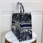 Dior Book 手提包藍色棕櫚樹 Toile de Jouy 刺繡 LV官方網,LV官網,LV官網包包,LV官網台灣,LV官網長夾,LV官網皮夾,LV包包