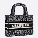 Dior 藍色 Dior Oblique 刺繡天鵝絨迷你書本托特包 LV官方網,LV官網,LV官網包包,LV官網台灣,LV官網長夾,LV官網皮夾,LV包包