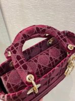 Dior 中號 Lady D-Lite 波爾多刺繡天鵝絨包 LV官方網,LV官網,LV官網包包,LV官網台灣,LV官網長夾,LV官網皮夾,LV包包