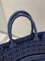 Dior Book 手提包藍色藤格紋刺繡天鵝絨 LV官方網,LV官網,LV官網包包,LV官網台灣,LV官網長夾,LV官網皮夾,LV包包