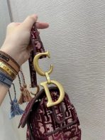 Dior 酒紅色 Dior Oblique 刺繡天鵝絨馬鞍包 LV官方網,LV官網,LV官網包包,LV官網台灣,LV官網長夾,LV官網皮夾,LV包包