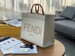 Fendi Sunshine 白色小牛皮購物包 LV官方網,LV官網,LV官網包包,LV官網台灣,LV官網長夾,LV官網皮夾,LV包包