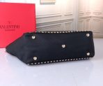 Valentino 中型黑色粒面小牛皮 Rockstud 托特包 LV官方網,LV官網,LV官網包包,LV官網台灣,LV官網長夾,LV官網皮夾,LV包包