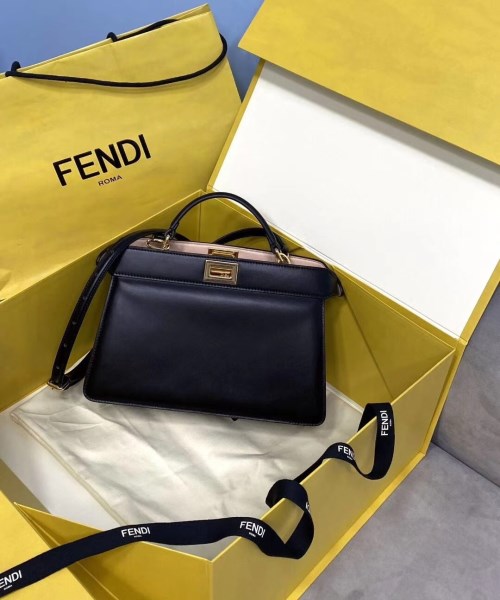 Fendi Peekaboo ISeeU East-West 黑色納帕皮包 LV官方網,LV官網,LV官網包包,LV官網台灣,LV官網長夾,LV官網皮夾,LV包包