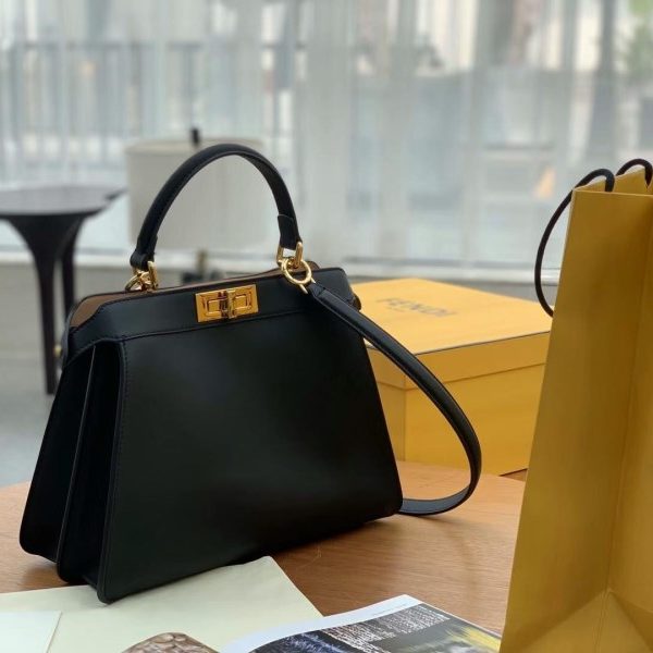 Fendi Peekaboo ISeeU 中型黑色皮革包 LV官方網,LV官網,LV官網包包,LV官網台灣,LV官網長夾,LV官網皮夾,LV包包