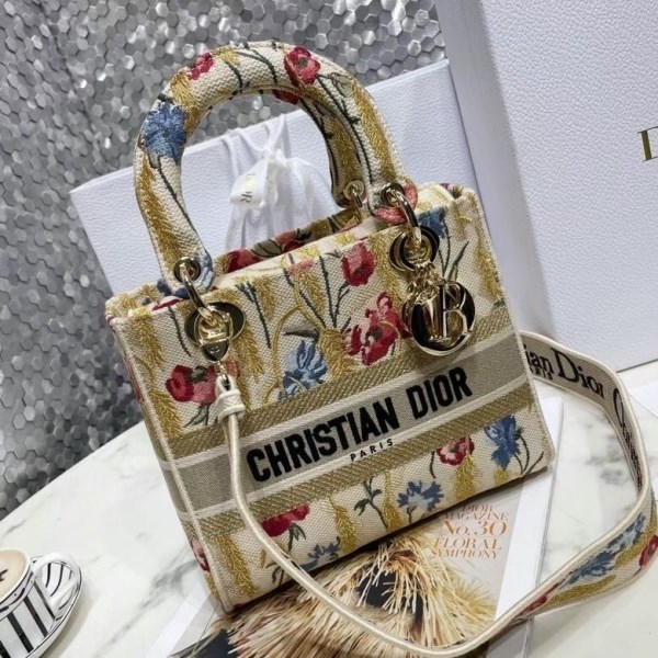 Dior 中型 Lady D-Lite Hibiscus 金屬線刺繡包 LV官方網,LV官網,LV官網包包,LV官網台灣,LV官網長夾,LV官網皮夾,LV包包