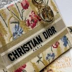 Dior 中型 Lady D-Lite Hibiscus 金屬線刺繡包 LV官方網,LV官網,LV官網包包,LV官網台灣,LV官網長夾,LV官網皮夾,LV包包