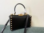 Valentino Rockstud Alcove 黑色小牛皮箱包 LV官方網,LV官網,LV官網包包,LV官網台灣,LV官網長夾,LV官網皮夾,LV包包