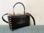 Valentino Rockstud Alcove 黑色小牛皮箱包 LV官方網,LV官網,LV官網包包,LV官網台灣,LV官網長夾,LV官網皮夾,LV包包