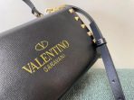 Valentino Rockstud Alcove 黑色小牛皮箱包 LV官方網,LV官網,LV官網包包,LV官網台灣,LV官網長夾,LV官網皮夾,LV包包