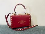 Valentino Rockstud Alcove 紅色小牛皮箱包 LV官方網,LV官網,LV官網包包,LV官網台灣,LV官網長夾,LV官網皮夾,LV包包