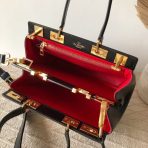 Valentino Rockstud Alcove 中型黑色小牛皮手提包 LV官方網,LV官網,LV官網包包,LV官網台灣,LV官網長夾,LV官網皮夾,LV包包