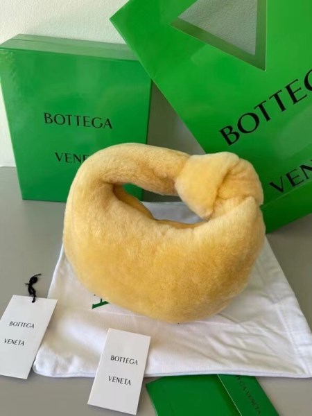 Bottega Veneta 迷你 BV Jodie 泰迪毛羊皮包 LV官方網,LV官網,LV官網包包,LV官網台灣,LV官網長夾,LV官網皮夾,LV包包