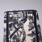 Dior 中 Lady D-Lite 藍色 Toile de Jouy 刺繡手袋 LV官方網,LV官網,LV官網包包,LV官網台灣,LV官網長夾,LV官網皮夾,LV包包