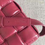 Bottega Veneta 紫紅色小牛皮加墊盒式包 LV官方網,LV官網,LV官網包包,LV官網台灣,LV官網長夾,LV官網皮夾,LV包包