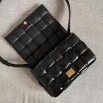 Bottega Veneta 黑色小牛皮加墊盒式包 LV官方網,LV官網,LV官網包包,LV官網台灣,LV官網長夾,LV官網皮夾,LV包包