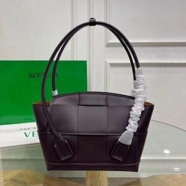 Bottega Veneta Arco 小號葡萄色 Intrecciato 小牛皮手袋 LV官方網,LV官網,LV官網包包,LV官網台灣,LV官網長夾,LV官網皮夾,LV包包