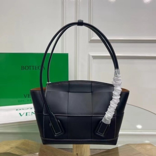 Bottega Veneta Arco 小號黑色 Intrecciato 小牛皮手袋 LV官方網,LV官網,LV官網包包,LV官網台灣,LV官網長夾,LV官網皮夾,LV包包