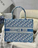 Dior 小號矢車菊藍色書本手提包 Dior Oblique 刺繡 LV官方網,LV官網,LV官網包包,LV官網台灣,LV官網長夾,LV官網皮夾,LV包包