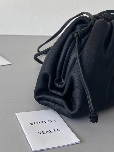 Bottega Veneta 黑色小牛皮迷你手拿包 LV官方網,LV官網,LV官網包包,LV官網台灣,LV官網長夾,LV官網皮夾,LV包包