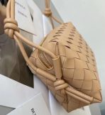 Bottega Veneta 米色 Intrecciato 小羊皮迷你環包 LV官方網,LV官網,LV官網包包,LV官網台灣,LV官網長夾,LV官網皮夾,LV包包