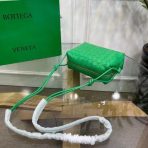 Bottega Veneta 綠色 Intrecciato 小羊皮迷你環包 LV官方網,LV官網,LV官網包包,LV官網台灣,LV官網長夾,LV官網皮夾,LV包包