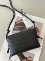 Bottega Veneta 黑色 Intrecciato 小羊皮迷你環包 LV官方網,LV官網,LV官網包包,LV官網台灣,LV官網長夾,LV官網皮夾,LV包包