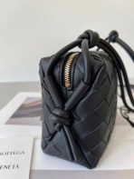 Bottega Veneta 黑色 Intrecciato 小羊皮迷你環包 LV官方網,LV官網,LV官網包包,LV官網台灣,LV官網長夾,LV官網皮夾,LV包包