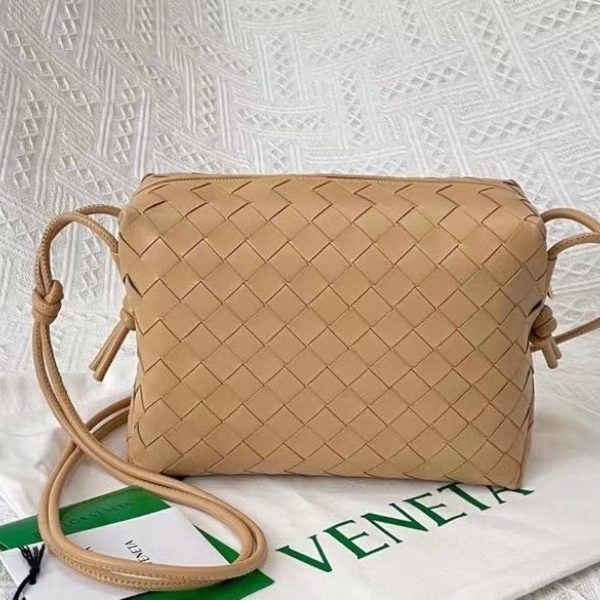 Bottega Veneta 米色 Intrecciato 小羊皮小號環包 LV官方網,LV官網,LV官網包包,LV官網台灣,LV官網長夾,LV官網皮夾,LV包包