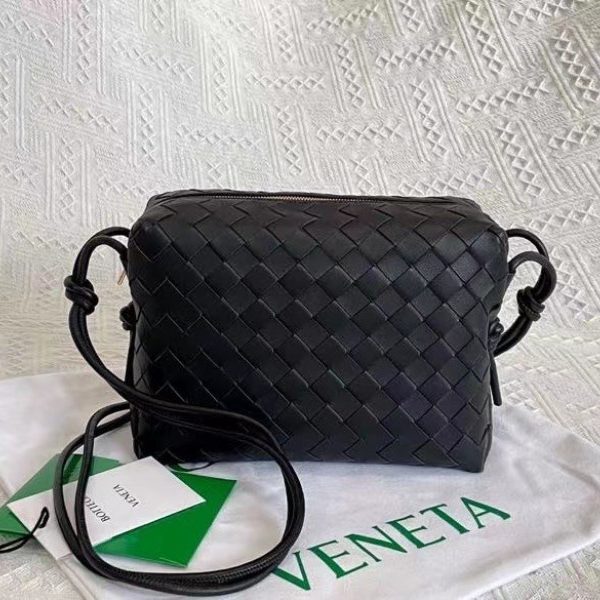 Bottega Veneta 黑色 Intrecciato 小羊皮小號環包 LV官方網,LV官網,LV官網包包,LV官網台灣,LV官網長夾,LV官網皮夾,LV包包