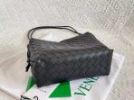 Bottega Veneta 黑色 Intrecciato 小羊皮小號環包 LV官方網,LV官網,LV官網包包,LV官網台灣,LV官網長夾,LV官網皮夾,LV包包