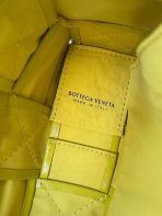 Bottega Veneta Cassett 黃色皺紋小牛皮包 LV官方網,LV官網,LV官網包包,LV官網台灣,LV官網長夾,LV官網皮夾,LV包包