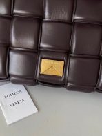 Bottega Veneta 軟糖小羊皮加墊盒式包 LV官方網,LV官網,LV官網包包,LV官網台灣,LV官網長夾,LV官網皮夾,LV包包