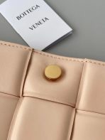 Bottega Veneta 瓜小羊皮加墊卡式包 LV官方網,LV官網,LV官網包包,LV官網台灣,LV官網長夾,LV官網皮夾,LV包包