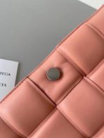 Bottega Veneta 桃色小羊皮加墊卡式包 LV官方網,LV官網,LV官網包包,LV官網台灣,LV官網長夾,LV官網皮夾,LV包包