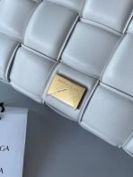 Bottega Veneta 白色小羊皮襯墊卡式包 LV官方網,LV官網,LV官網包包,LV官網台灣,LV官網長夾,LV官網皮夾,LV包包