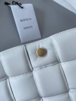 Bottega Veneta 白色小羊皮襯墊卡式包 LV官方網,LV官網,LV官網包包,LV官網台灣,LV官網長夾,LV官網皮夾,LV包包