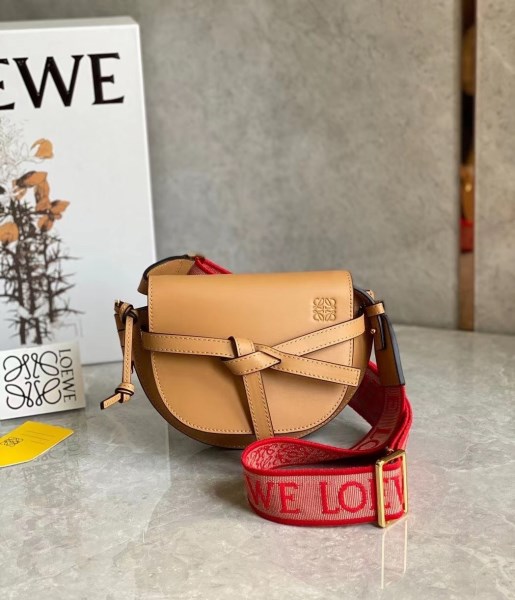 Loewe Mini Gate 雙袋棕色小牛皮 LV官方網,LV官網,LV官網包包,LV官網台灣,LV官網長夾,LV官網皮夾,LV包包