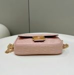 Fendi Baguette 鏈條中型粉納帕皮包 LV官方網,LV官網,LV官網包包,LV官網台灣,LV官網長夾,LV官網皮夾,LV包包