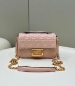 Fendi Baguette 鏈條中型粉納帕皮包 LV官方網,LV官網,LV官網包包,LV官網台灣,LV官網長夾,LV官網皮夾,LV包包