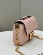 Fendi Baguette 鏈條中型粉納帕皮包 LV官方網,LV官網,LV官網包包,LV官網台灣,LV官網長夾,LV官網皮夾,LV包包