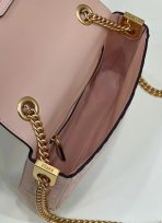 Fendi Baguette 鏈條中型粉納帕皮包 LV官方網,LV官網,LV官網包包,LV官網台灣,LV官網長夾,LV官網皮夾,LV包包